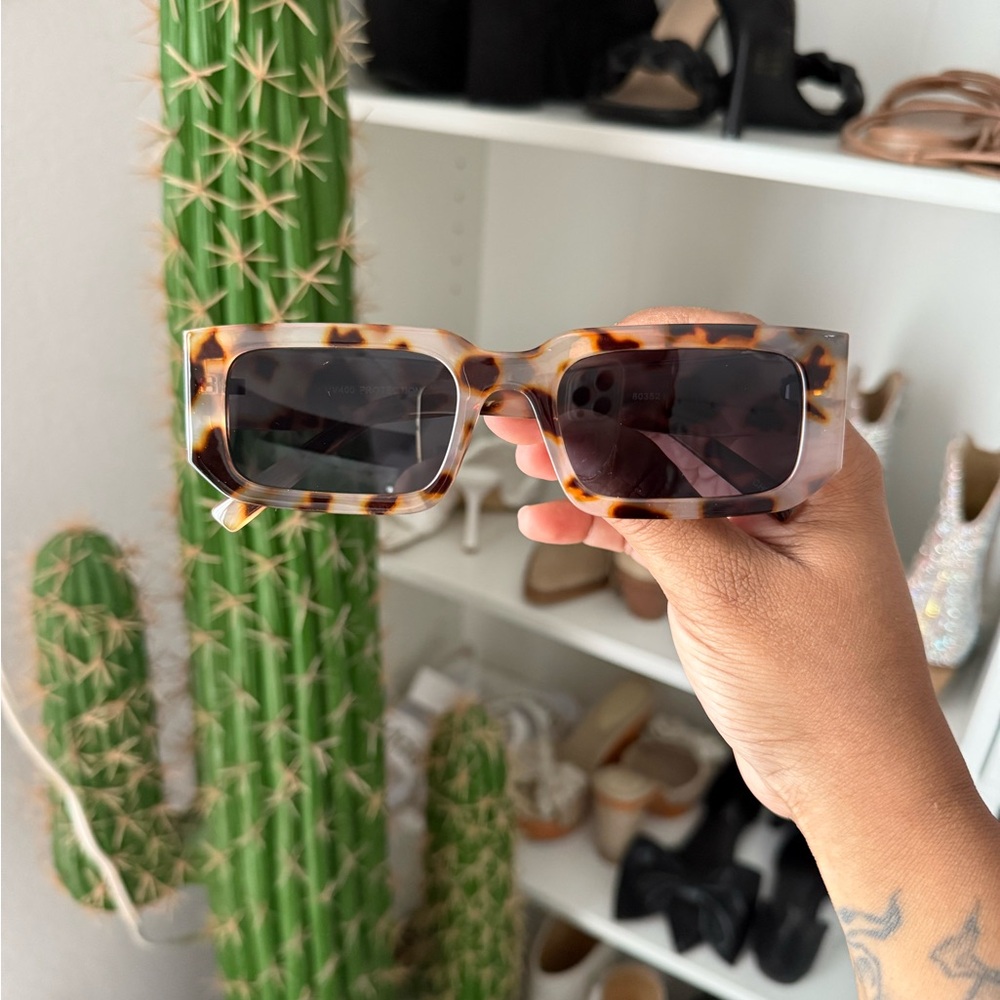 SOLD Rectangular Tortoise Print Sunglasses - Picture 9 of 9